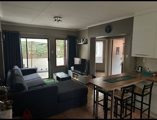 2 BEDROOM FLAT FOR SALE IN NORTHWOLD